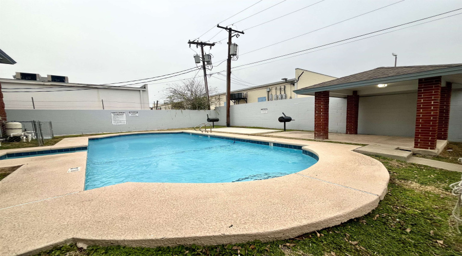 1205 International Blvd, Laredo, Texas 78045, 2 Bedrooms Bedrooms, 5 Rooms Rooms,2 BathroomsBathrooms,Residential,For Rent,1205 International Blvd,20260743