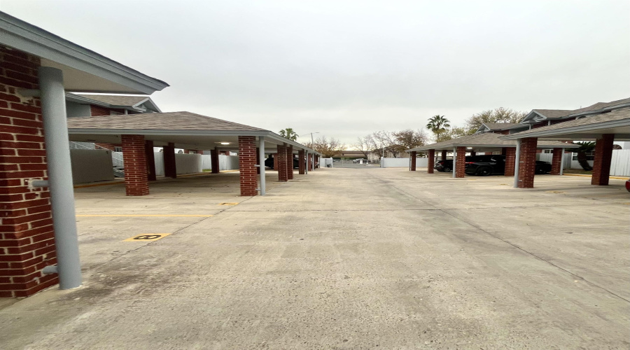 1205 International Blvd, Laredo, Texas 78045, 2 Bedrooms Bedrooms, 5 Rooms Rooms,2 BathroomsBathrooms,Residential,For Rent,1205 International Blvd,20260743