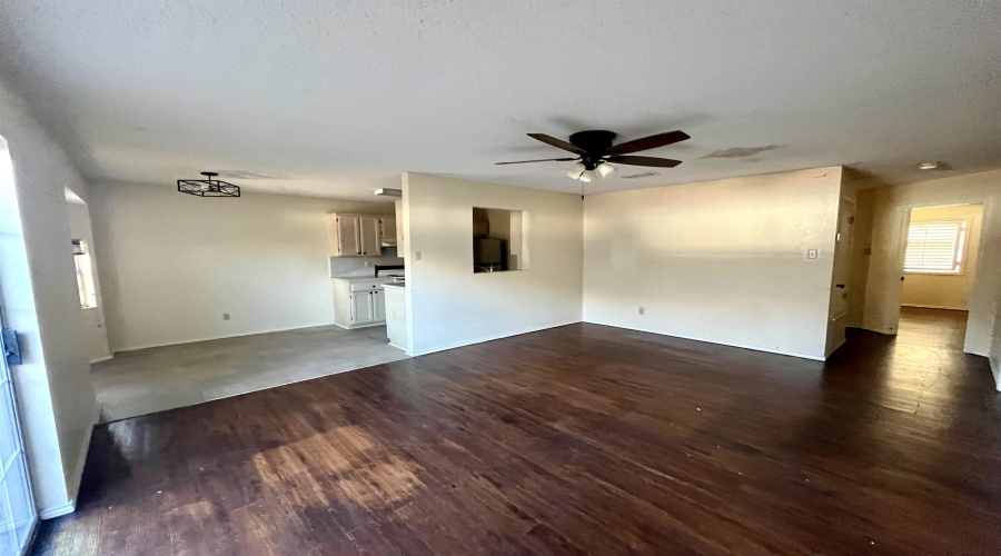 1205 International Blvd, Laredo, Texas 78045, 2 Bedrooms Bedrooms, 5 Rooms Rooms,2 BathroomsBathrooms,Residential,For Rent,1205 International Blvd,20260743