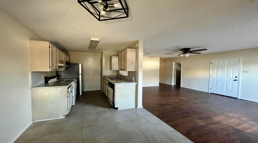 1205 International Blvd, Laredo, Texas 78045, 2 Bedrooms Bedrooms, 5 Rooms Rooms,2 BathroomsBathrooms,Residential,For Rent,1205 International Blvd,20260743