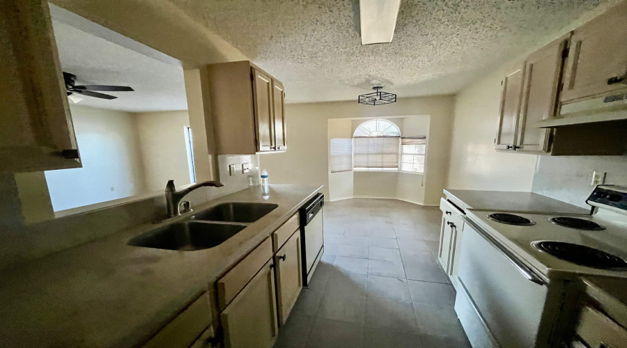 1205 International Blvd, Laredo, Texas 78045, 2 Bedrooms Bedrooms, 5 Rooms Rooms,2 BathroomsBathrooms,Residential,For Rent,1205 International Blvd,20260743