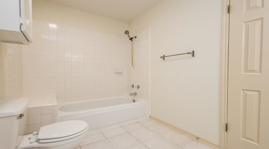 8801 McPherson Rd, LAREDO, Texas 78045, 3 Bedrooms Bedrooms, 6 Rooms Rooms,2 BathroomsBathrooms,Residential,For Sale,8801 McPherson Rd,20260745