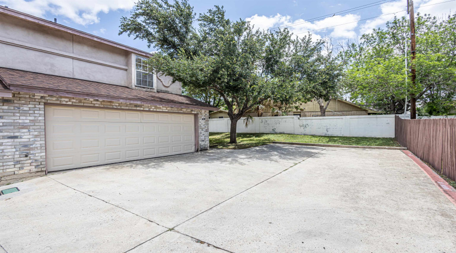 8801 McPherson Rd, LAREDO, Texas 78045, 3 Bedrooms Bedrooms, 6 Rooms Rooms,2 BathroomsBathrooms,Residential,For Sale,8801 McPherson Rd,20260745