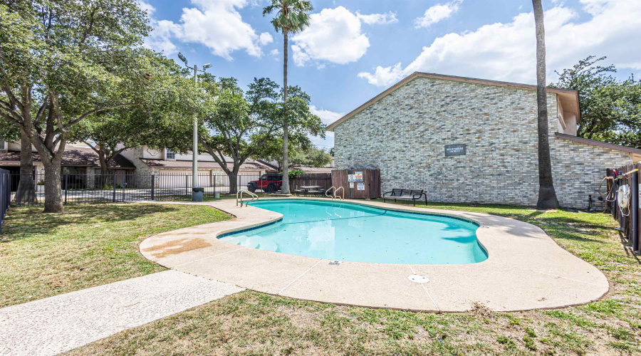 8801 McPherson Rd, LAREDO, Texas 78045, 3 Bedrooms Bedrooms, 6 Rooms Rooms,2 BathroomsBathrooms,Residential,For Sale,8801 McPherson Rd,20260745