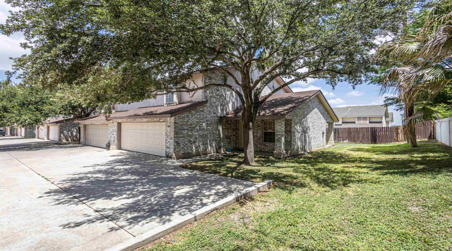 8801 McPherson Rd, LAREDO, Texas 78045, 3 Bedrooms Bedrooms, 6 Rooms Rooms,2 BathroomsBathrooms,Residential,For Sale,8801 McPherson Rd,20260745