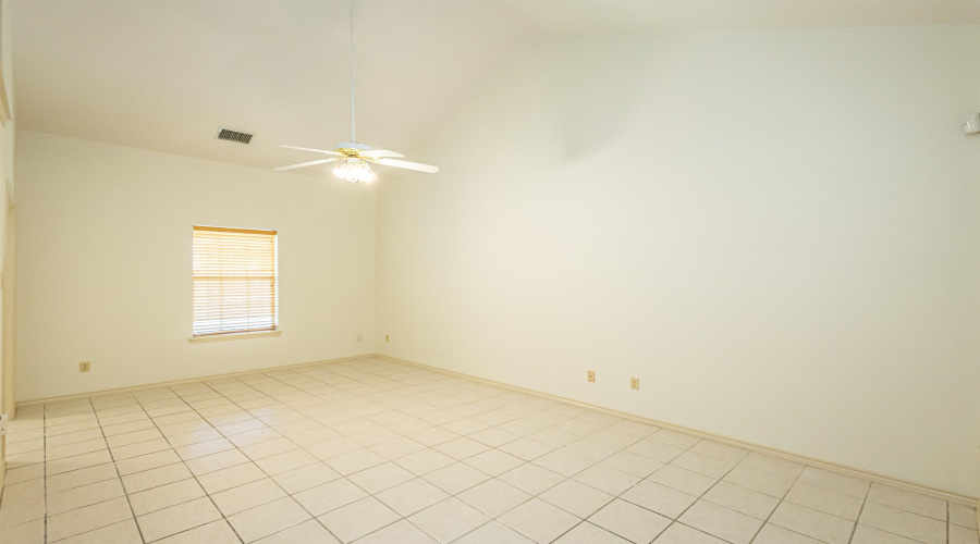 8801 McPherson Rd, LAREDO, Texas 78045, 3 Bedrooms Bedrooms, 6 Rooms Rooms,2 BathroomsBathrooms,Residential,For Sale,8801 McPherson Rd,20260745