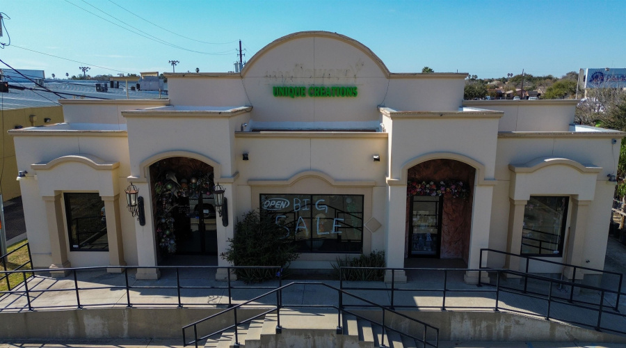 5708 McPherson Rd, Laredo, Texas 78041-3333, 1 Room Rooms,3 BathroomsBathrooms,Commercial retail/office,For Sale,5708 McPherson Rd,20260747