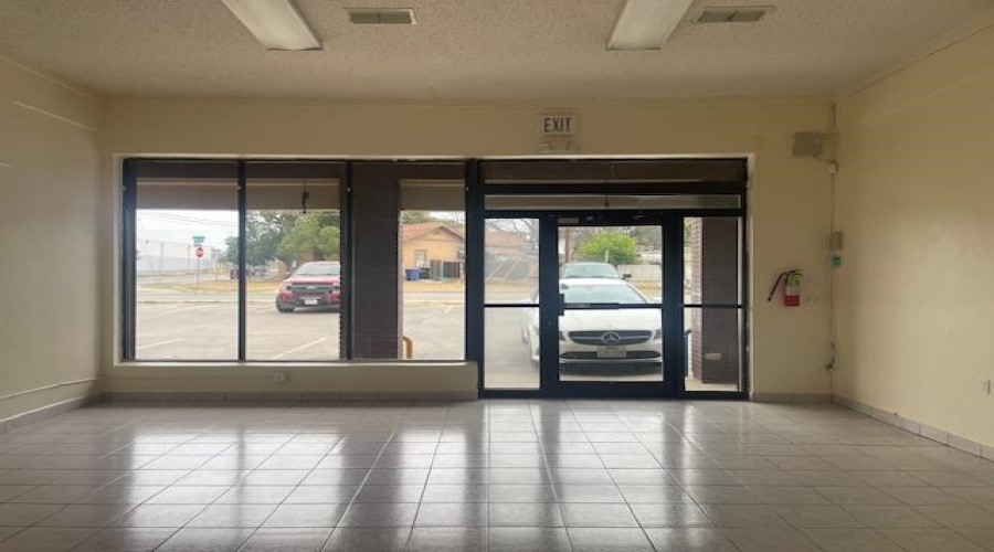1219 Chihuahua St, Laredo, Texas 78040, 6 Rooms Rooms,1 BathroomBathrooms,Commercial retail/office,For Sale,1219 Chihuahua St,20260754