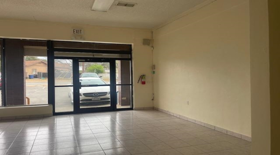 1219 Chihuahua St, Laredo, Texas 78040, 6 Rooms Rooms,1 BathroomBathrooms,Commercial retail/office,For Sale,1219 Chihuahua St,20260754