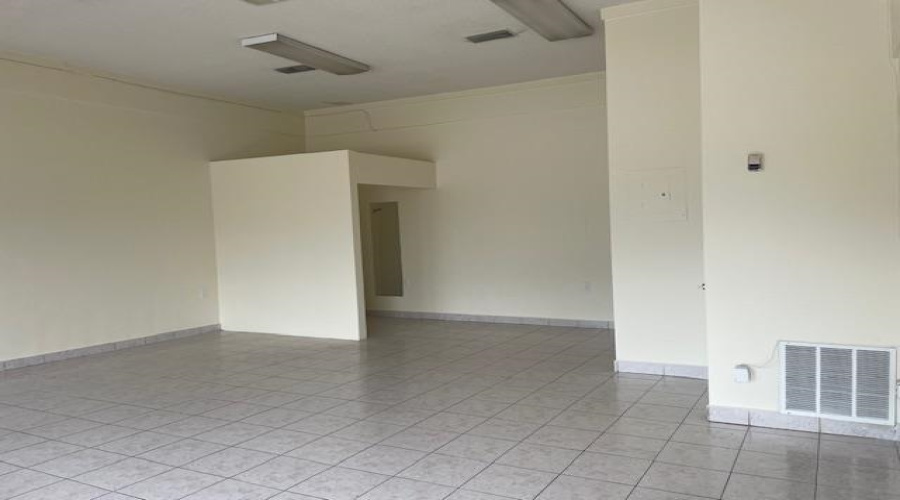 1219 Chihuahua St, Laredo, Texas 78040, 6 Rooms Rooms,1 BathroomBathrooms,Commercial retail/office,For Sale,1219 Chihuahua St,20260754