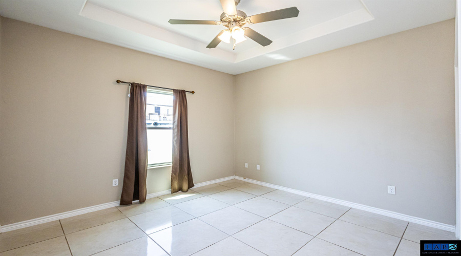 215 Glen Cook Dr., Laredo, Texas 78041, 4 Bedrooms Bedrooms, 6 Rooms Rooms,2 BathroomsBathrooms,Residential,For Sale,215 Glen Cook Dr.,20253493