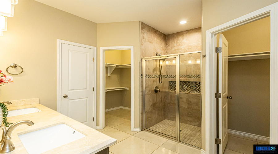 215 Glen Cook Dr., Laredo, Texas 78041, 4 Bedrooms Bedrooms, 6 Rooms Rooms,2 BathroomsBathrooms,Residential,For Sale,215 Glen Cook Dr.,20253493