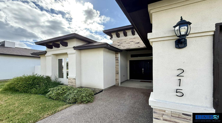 215 Glen Cook Dr., Laredo, Texas 78041, 4 Bedrooms Bedrooms, 6 Rooms Rooms,2 BathroomsBathrooms,Residential,For Sale,215 Glen Cook Dr.,20253493