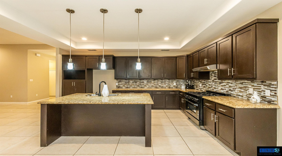 215 Glen Cook Dr., Laredo, Texas 78041, 4 Bedrooms Bedrooms, 6 Rooms Rooms,2 BathroomsBathrooms,Residential,For Sale,215 Glen Cook Dr.,20253493