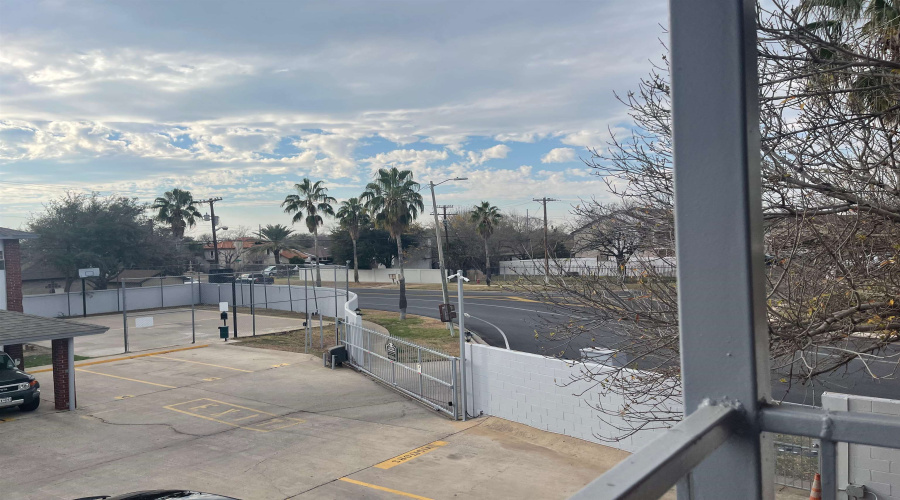 1205 International Blvd, Laredo, Texas 78045, 2 Bedrooms Bedrooms, 3 Rooms Rooms,2 BathroomsBathrooms,Residential,For Rent,1205 International Blvd,20260750