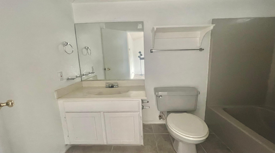 1205 International Blvd, Laredo, Texas 78045, 2 Bedrooms Bedrooms, 3 Rooms Rooms,2 BathroomsBathrooms,Residential,For Rent,1205 International Blvd,20260750