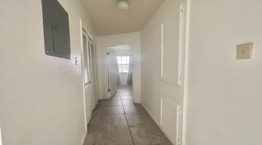 1205 International Blvd, Laredo, Texas 78045, 2 Bedrooms Bedrooms, 3 Rooms Rooms,2 BathroomsBathrooms,Residential,For Rent,1205 International Blvd,20260750