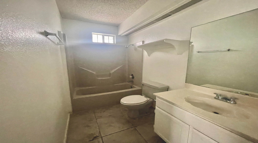 1205 International Blvd, Laredo, Texas 78045, 2 Bedrooms Bedrooms, 3 Rooms Rooms,2 BathroomsBathrooms,Residential,For Rent,1205 International Blvd,20260750