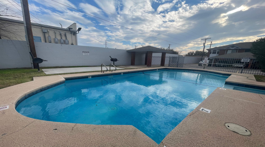 1205 International Blvd, Laredo, Texas 78045, 2 Bedrooms Bedrooms, 3 Rooms Rooms,2 BathroomsBathrooms,Residential,For Rent,1205 International Blvd,20260750