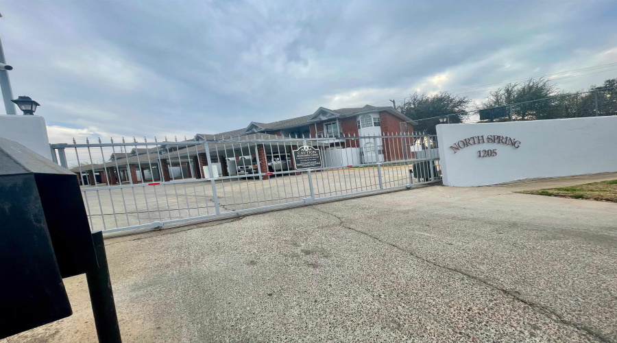 1205 International Blvd, Laredo, Texas 78045, 2 Bedrooms Bedrooms, 3 Rooms Rooms,2 BathroomsBathrooms,Residential,For Rent,1205 International Blvd,20260750