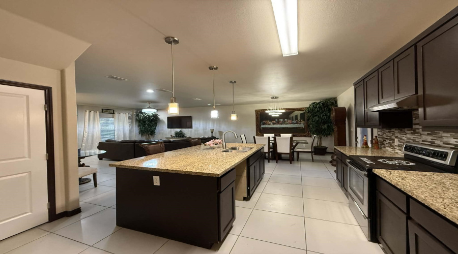 216 John Irving Dr., Laredo, Texas 78041, 3 Bedrooms Bedrooms, 7 Rooms Rooms,2 BathroomsBathrooms,Residential,For Sale,216 John Irving Dr.,20260755