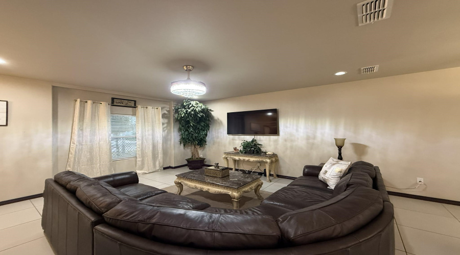 216 John Irving Dr., Laredo, Texas 78041, 3 Bedrooms Bedrooms, 7 Rooms Rooms,2 BathroomsBathrooms,Residential,For Sale,216 John Irving Dr.,20260755