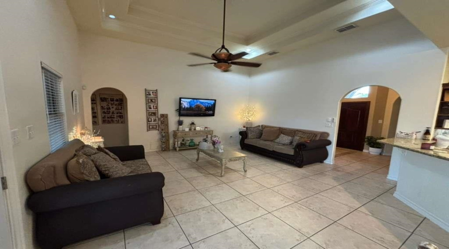 307 Lake Carnegie Ct., Laredo, Texas 78041, 3 Bedrooms Bedrooms, 6 Rooms Rooms,2 BathroomsBathrooms,Residential,For Sale,307 Lake Carnegie Ct.,20260756