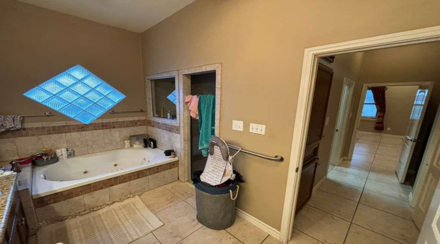 307 Lake Carnegie Ct., Laredo, Texas 78041, 3 Bedrooms Bedrooms, 6 Rooms Rooms,2 BathroomsBathrooms,Residential,For Sale,307 Lake Carnegie Ct.,20260756