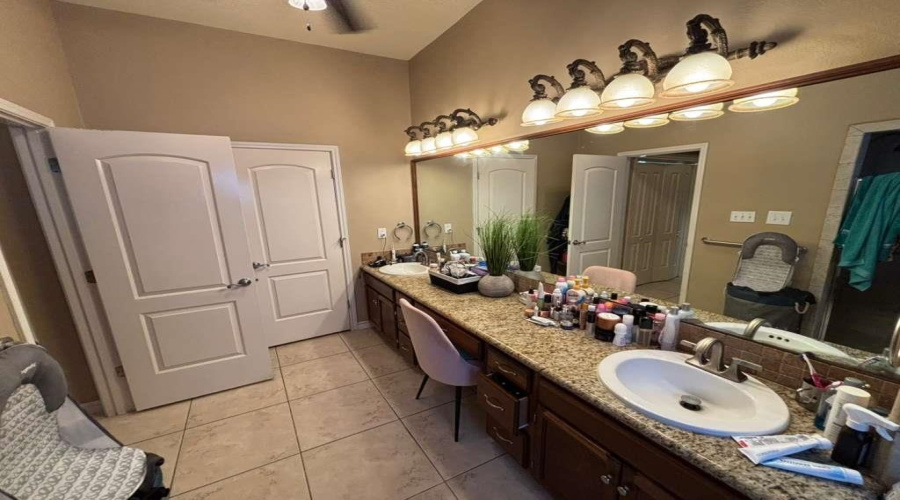 307 Lake Carnegie Ct., Laredo, Texas 78041, 3 Bedrooms Bedrooms, 6 Rooms Rooms,2 BathroomsBathrooms,Residential,For Sale,307 Lake Carnegie Ct.,20260756