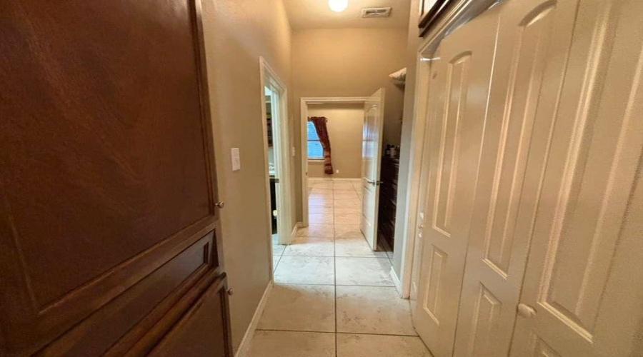 307 Lake Carnegie Ct., Laredo, Texas 78041, 3 Bedrooms Bedrooms, 6 Rooms Rooms,2 BathroomsBathrooms,Residential,For Sale,307 Lake Carnegie Ct.,20260756