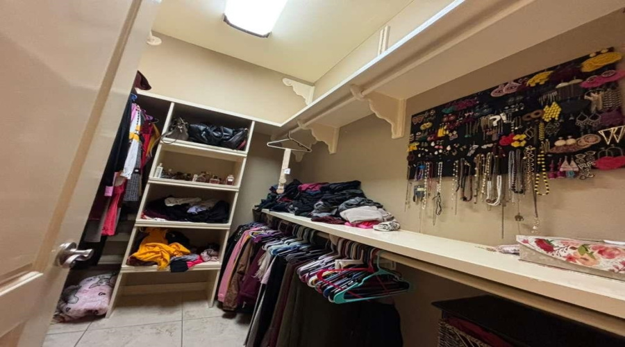 307 Lake Carnegie Ct., Laredo, Texas 78041, 3 Bedrooms Bedrooms, 6 Rooms Rooms,2 BathroomsBathrooms,Residential,For Sale,307 Lake Carnegie Ct.,20260756