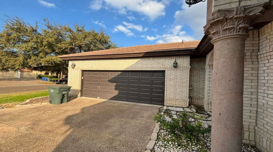 307 Lake Carnegie Ct., Laredo, Texas 78041, 3 Bedrooms Bedrooms, 6 Rooms Rooms,2 BathroomsBathrooms,Residential,For Sale,307 Lake Carnegie Ct.,20260756