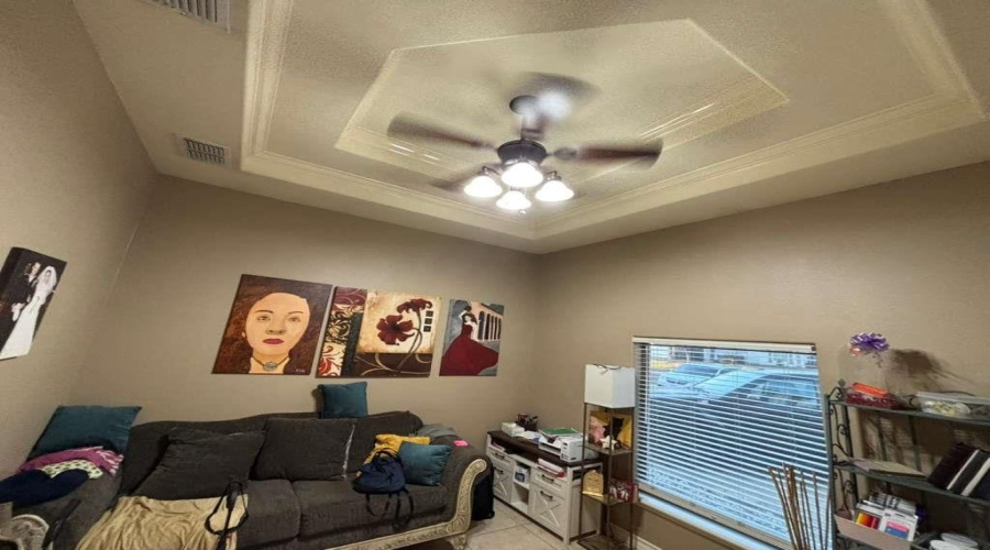 307 Lake Carnegie Ct., Laredo, Texas 78041, 3 Bedrooms Bedrooms, 6 Rooms Rooms,2 BathroomsBathrooms,Residential,For Sale,307 Lake Carnegie Ct.,20260756