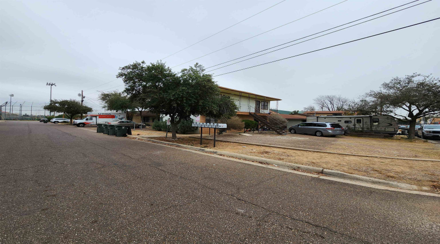 3003 N Buena Vista Ave, Laredo, Texas 78043, 1 Bedroom Bedrooms, 2 Rooms Rooms,1 BathroomBathrooms,Residential,For Rent,3003 N Buena Vista Ave,20260757