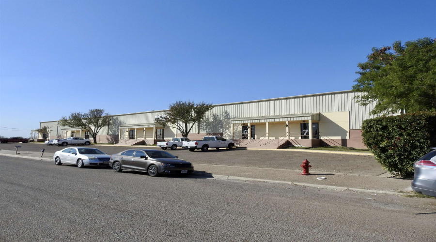 702 Enterprise St, Laredo, Texas 78045, 1 Bedroom Bedrooms, 1 Room Rooms,1 BathroomBathrooms,Commercial/industrial,For Rent,702 Enterprise St,20260761
