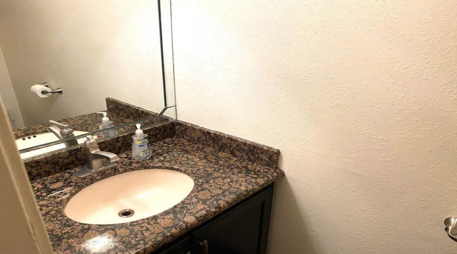 901 A Castle Heights Dr, Laredo, Texas 78041-5930, 2 Bedrooms Bedrooms, 6 Rooms Rooms,1 BathroomBathrooms,Residential,For Rent,901 A Castle Heights Dr,20260760