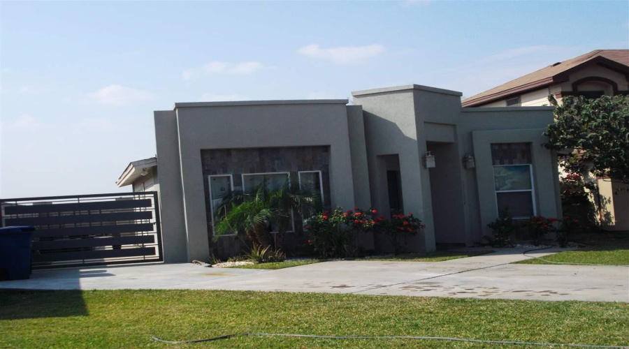 13136 Kickapoo Dr, Laredo, Texas 78045, 3 Bedrooms Bedrooms, 5 Rooms Rooms,2 BathroomsBathrooms,Residential,For Sale,13136 Kickapoo Dr,20260765