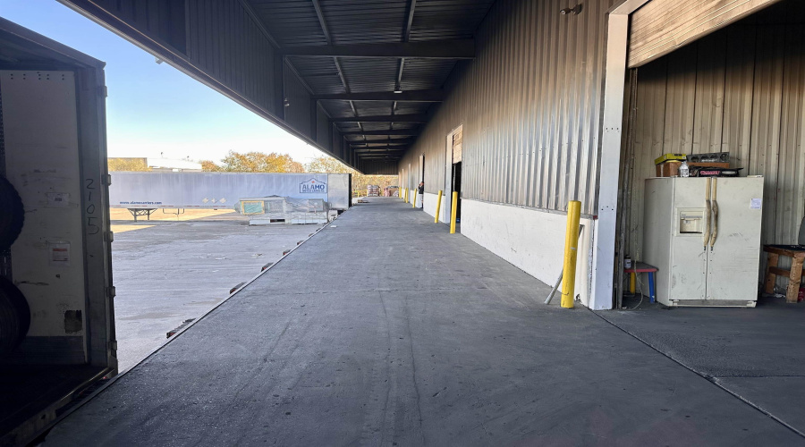 702 Enterprise St, Laredo, Texas 78045, 1 Bedroom Bedrooms, 1 Room Rooms,1 BathroomBathrooms,Commercial/industrial,For Rent,702 Enterprise St,20260762