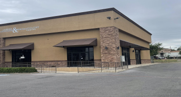 1915 S U.S. Hwy 83, Laredo, Texas 78046, 1 Room Rooms,4 BathroomsBathrooms,Commercial retail/office,For Rent,1915 S U.S. Hwy 83,20260778