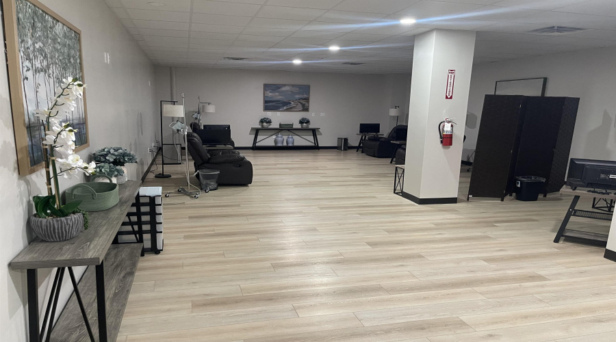 1915 S U.S. Hwy 83, Laredo, Texas 78046, 1 Room Rooms,4 BathroomsBathrooms,Commercial retail/office,For Rent,1915 S U.S. Hwy 83,20260778