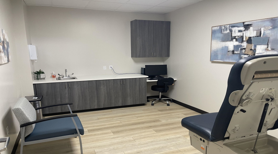 1915 S U.S. Hwy 83, Laredo, Texas 78046, 1 Room Rooms,4 BathroomsBathrooms,Commercial retail/office,For Rent,1915 S U.S. Hwy 83,20260778