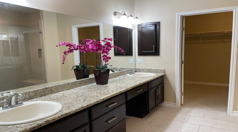 507 Altozano Dr, Laredo, Texas 78045, 4 Bedrooms Bedrooms, 8 Rooms Rooms,2 BathroomsBathrooms,Residential,For Rent,507 Altozano Dr,20260771