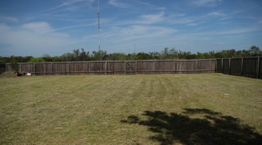 1108 Marcos Hinojosa Avenue, Hebbronville, Texas 78361, 3 Bedrooms Bedrooms, 5 Rooms Rooms,1 BathroomBathrooms,Residential,For Sale,1108 Marcos Hinojosa Avenue,20260773