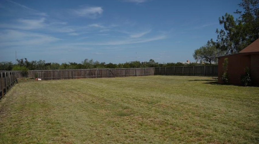 1108 Marcos Hinojosa Avenue, Hebbronville, Texas 78361, 3 Bedrooms Bedrooms, 5 Rooms Rooms,1 BathroomBathrooms,Residential,For Sale,1108 Marcos Hinojosa Avenue,20260773