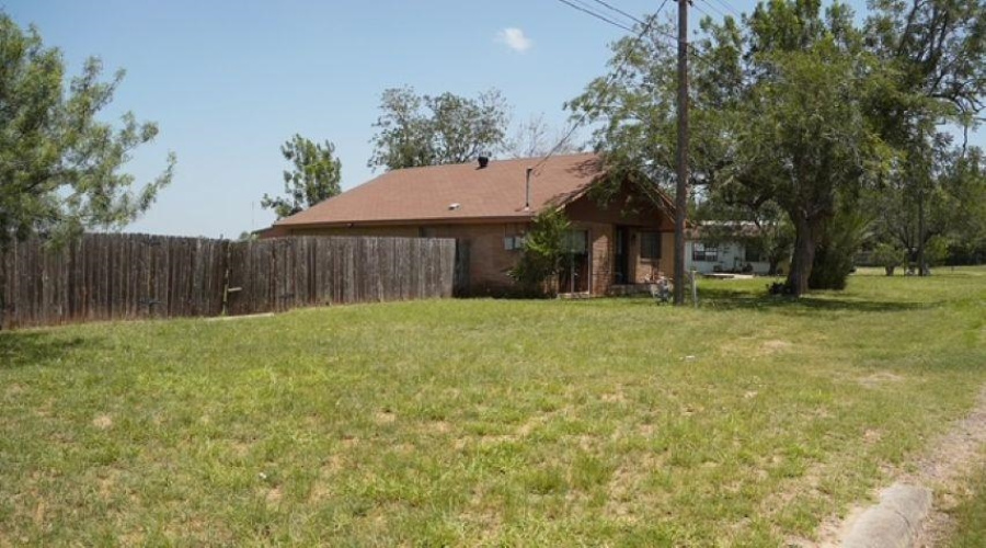 1108 Marcos Hinojosa Avenue, Hebbronville, Texas 78361, 3 Bedrooms Bedrooms, 5 Rooms Rooms,1 BathroomBathrooms,Residential,For Sale,1108 Marcos Hinojosa Avenue,20260773