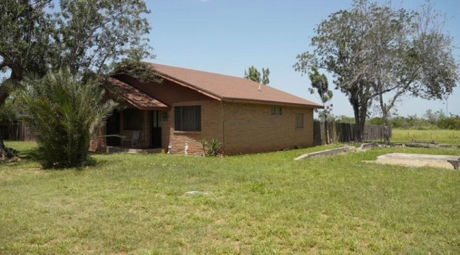 1108 Marcos Hinojosa Avenue, Hebbronville, Texas 78361, 3 Bedrooms Bedrooms, 5 Rooms Rooms,1 BathroomBathrooms,Residential,For Sale,1108 Marcos Hinojosa Avenue,20260773