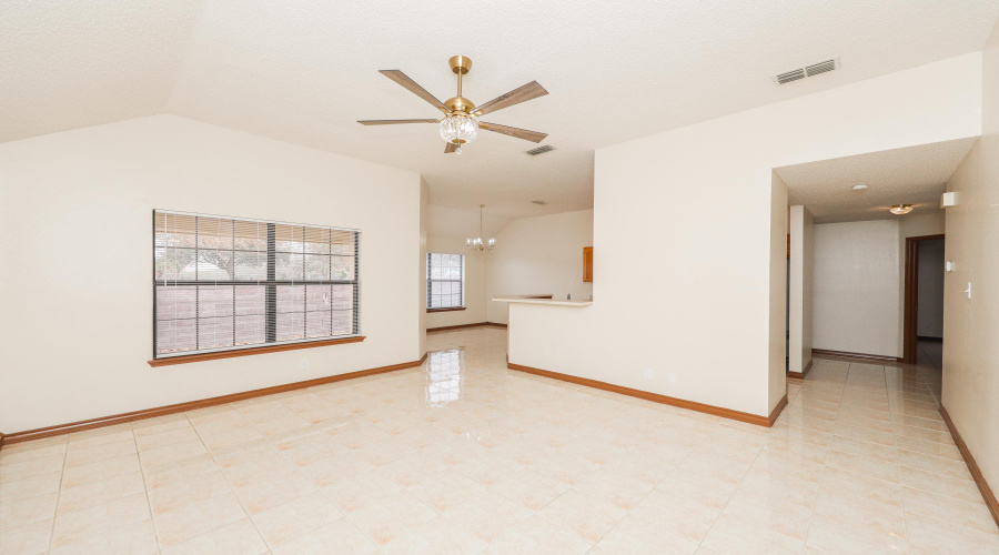 407 Cinnamon Teal Lp, Laredo, Texas 78045, 3 Bedrooms Bedrooms, 4 Rooms Rooms,2 BathroomsBathrooms,Residential,For Rent,407 Cinnamon Teal Lp,20260774