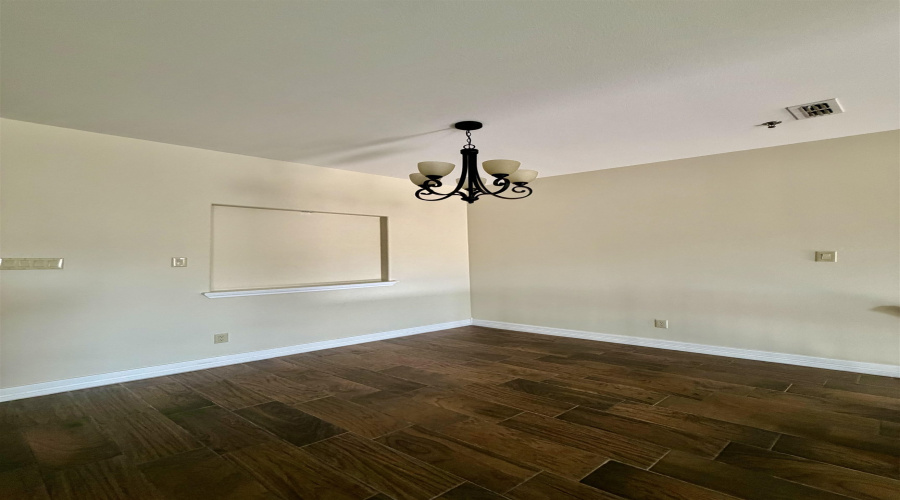 8216 Casa Verde Rd, LAREDO, Texas 78041, 2 Bedrooms Bedrooms, 5 Rooms Rooms,2 BathroomsBathrooms,Residential,For Rent,8216 Casa Verde Rd,20260775