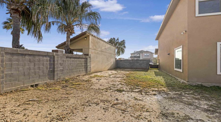 118 Desert Palm Dr., Laredo, Texas 78045, 4 Bedrooms Bedrooms, 4 Rooms Rooms,3 BathroomsBathrooms,Residential,For Sale,118 Desert Palm Dr.,20260777