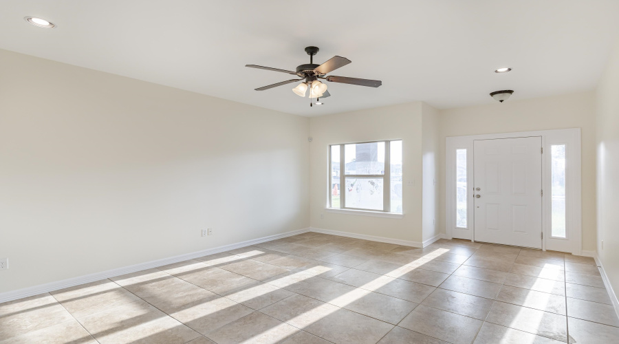 118 Desert Palm Dr., Laredo, Texas 78045, 4 Bedrooms Bedrooms, 4 Rooms Rooms,3 BathroomsBathrooms,Residential,For Sale,118 Desert Palm Dr.,20260777